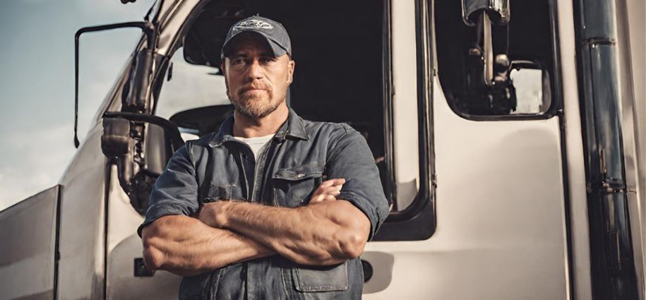 4 Reasons to Start a Career in the Trucking Industry